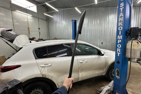 Очень редкий феномен - Kia Sportage IV - без заводских рейлингов 
